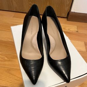 Banana Republic Madison 12-Hour Black Leather Pumps Size 5